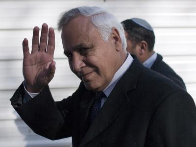 Ein Gericht in Tel Aviv hat Israels Ex-Präsident Mosche Katsav wegen Vergewaltigung in zwei Fällen sowie sexueller Belästigung zu sieben Jahren Haft verurteilt. Mosche Katsav