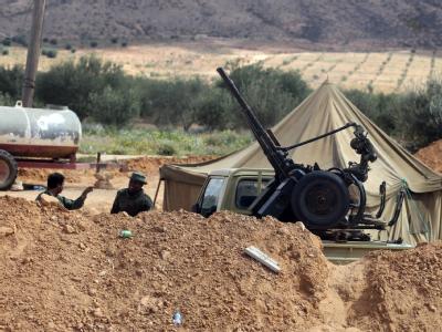 Ein Checkpoint der libyschen Armee zwischen Tripolis und Bani Walid. Checkpoint der libyschen Armee