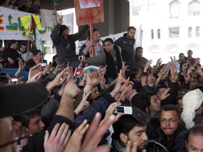 Regierungsgegner demonstrieren in der jordanischen Hauptstadt Amman. Proteste in Amman