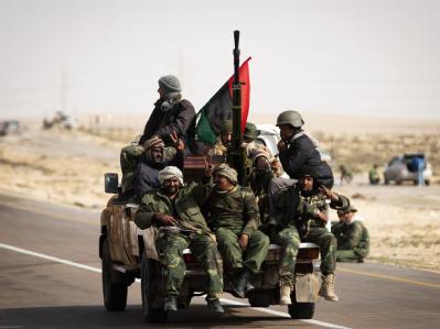 Die Luftangriffe der Koalition gegen Gaddafi zeigen nach einer Woche Wirkung: Die Aufständischen stoßen nach Westen vor. Libyenkonflikt