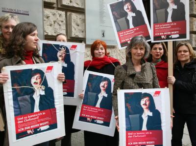Frauen foerdern während des Spitzengesprächs Spitzengespräch 'Stufenplan Frauen in Führung'