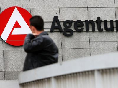 In deutsche Firmen gibt es trotz wachsender Konjunkturskepsis noch immer knapp 500 000 freie Stellen. Foto: Oliver Berg Bundesagentur für Arbeit