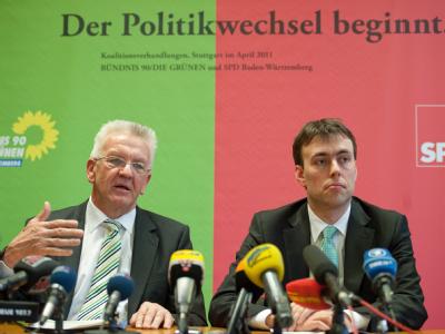 Winfried Kretschmann (Grüne, l) und Nils Schmid (SPD) sind sich über das weitere Vorgehen bei Stuttgart 21 nicht einig. Winfried Kretschmann und Nils Schmid