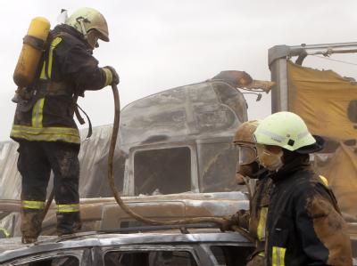 Mehr als 250 Helfer waren nach dem schweren Unfall auf A19 im Einsatz. Massenkarambolage bei Rostock