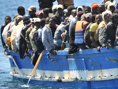 Die Welle der Flüchtlinge aus Afrika reißt nicht ab: Bei einer Flüchtlingstragödie vor der Küste des Sudans sind mindestens 197 Menschen ums Leben gekommen (Symbolbild). Flüchtlinge