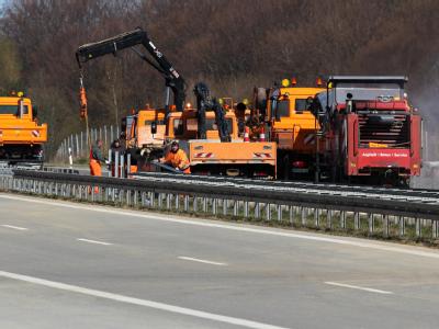 Nach der Massenkarambolage auf der Autobahn A19 sind die Aufräumarbeiten abgeschlossen. Aufräumarbeiten