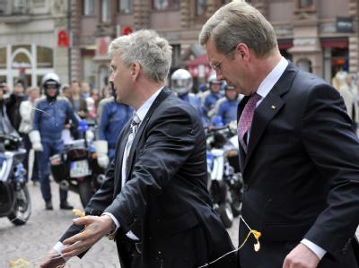 Die Eierattacke auf Bundespräsident Christian Wulff am Donnerstag in Wiesbaden Eierattacke auf Bundespräsident Wulff