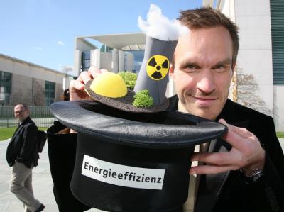 Anti-Atom-Protest vor dem Berliner Kanzleramt Demo gegen Atomenergie