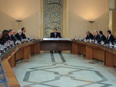 Syriens Präsident Baschar al-Assad (m): «Die Wünsche der Menschen müssen für diese Regierung im Zentrum stehen.» Bashar Assad