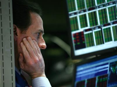 Händler an der Börse in New York: Die Ratingagentur S&P hat die Kreditwürdigkeit der Vereinigten Staaten in Zweifel gezogen. Börse an der Wall Street
