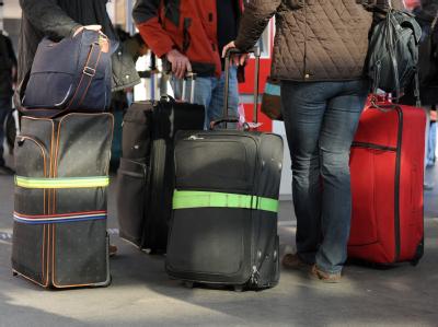 Reisende in Hannover: Zu Beginn der Osterferien müssen Bahnreisende in Niedersachsen und Bremen mit Verspätungen und Ausfällen rechnen. Erneut Streik bei Privatbahnen