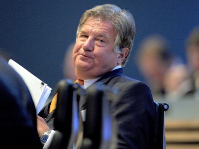 Der RWE-Vorstandsvorsitzende Jürgen Großmann will den bayerischen Meiler Gundremmingen B nicht schon 2017, sondern erst 2021 vom Netz nehmen. (Archivbild) RWE-Chef Großmann