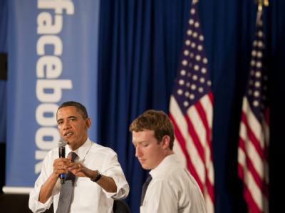 US-Präsident Barack Obama und Facebook-Chef Mark Zuckerberg im Facebook-Hauptquartier in Palo Alto. Obama und Zuckerberg