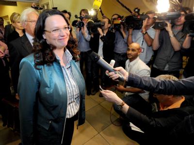 Die SPD-Generalsekretärin Andrea Nahles auf dem Weg zu einer Anhörung im Parteiausschlussverfahren gegen den ehemaligen Berliner Finanzsenator Sarrazin. Parteiausschlussverfahren gegen Sarrazin