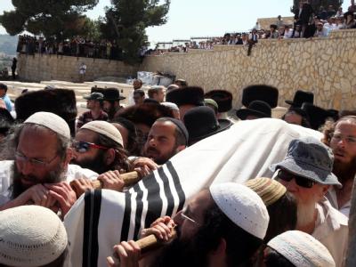 Ben Josef Livnat, der Neffe von Bildungsministerin Limor Livnat, wird in Jerusalem beerdigt. Beerdigung von Ben Josef Livnat