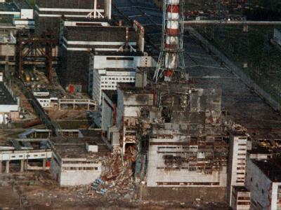 Blick auf den zerstörten Reaktor des Atomkraftwerkes Tschernobyl in der Ukraine im Mai 1986. 25 Jahre Tschernobyl