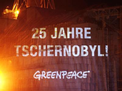 Greenpeace-Projektion an den Sarkophag des Atomkraftwerks Tschernobyl. Foto: Vadim Kantor/Greenpeace Aktion zum Jahrestag des Tschernobyl-Unglücks