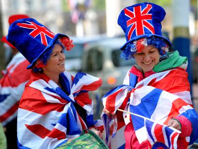 Im Hochzeitsfieber: Das Zentrum Londons bekommt vor der Traumhochzeit einen Fieberschub nach dem nächsten. Doch am Rand des Königreichs bröckelt die Begeisterung. Royal-Fans