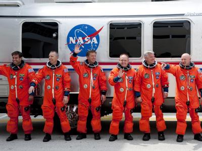 Die Crew muss warten. Neuer Start ins All ist am Montag geplant. Bis Dahin sollen alle Probleme an der Endeavour-Crew