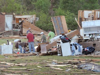 Kaum noch Hoffnung auf Überlebende nach dem Tornado: Über 300 Menschen starben bei der Naturkatastrophe in den USA Tornado in den USA