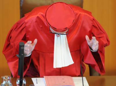 Andreas Voßkuhle, Vorsitzender des Zweiten Senats beim Bundesverfassungsgericht in Karlsruhe, verkündet das Urteil zur Sicherungsverwahrung. Andreas Voßkuhle