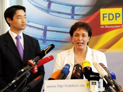 Die scheidende FDP-Fraktionsvorsitzende Birgit Homburger und der designierte Parteichef Philipp Rösler Rösler und Homburger
