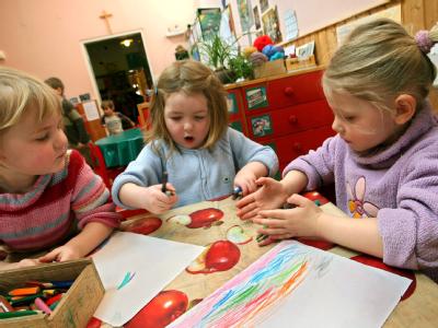 Fast 40 Prozent der Eltern von Kindern unter drei Jahren wünschen sich ein breiteres Betreuungsangebot. Kindergarten