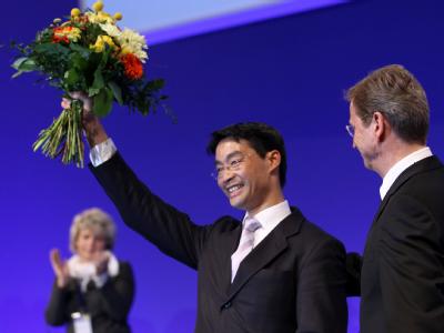 Mehr um die Alltagssorgen der Menschen kümmern, aber Steuersenkungen nicht aufgeben - Philipp Rösler ruft die FDP nach der Ära Westerwelle zu einem Neustart auf, um Glaubwürdigkeit zurückzugewinnen. Der Rostocker Parteitag feierte den neuen FDP-Star mit J Rösler bedankt sich