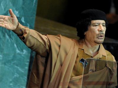Verbrechen gegen die Menschlichkeit lautet der Vorwurf gegen den libyschen Revolutionsführer Muammar al-Gaddafi. Ein Haftbefehl soll helfen, den Diktator zu stoppen. (Archivbild) Muammar al-Gaddafi