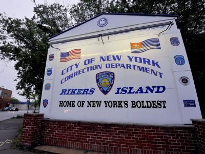 IWF-Chef Dominique Strauss-Kahn ist in das berüchtigte US-Gefängnis Rikers Island gebracht worden. Rikers Island