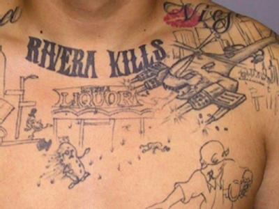 Diese Beweise gehen unter die Haut: Das Foto des Los Angeles County Sheriff's Department zeigt Anthony Garcia mit seiner Tätowierung. Tätowierte Mordszene