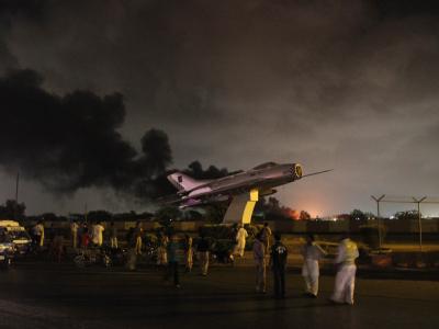 Mehrere schwer bewaffnete Männer sind in einen Stützpunkt von Marinefliegern in der pakistanischen Hafenstadt Karachi eingedrungen. Stützpunkt in Karachi