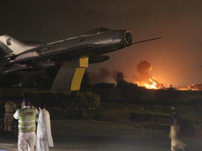 Die Taliban haben sich zu dem Anschlag in Pakistan bekannt und weitere Gewalt angekündigt. Anschlag auf Marinebasis in Pakistan