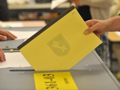 Ein Wähler gibt seine Stimme für die Bürgerschaftswahlen in Bremen ab. Bürgerschaftswahl in Bremen
