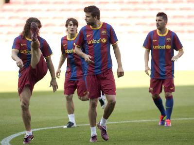 Die Spieler Carles Puyol, Bojan Krkic, Gerard Pique and David Villa (v. l.) in Barcelona bei ihrem letzten Training vor dem Abflug nach London. Letzte Vorbereitungen