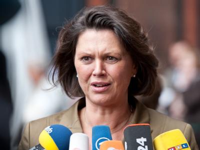 Spanien hat Entschädigungen für Landwirte verlangt - Verbraucherministerin Ilse Aigner nahm die Hamburger Gesundheitsbehörden in Schutz. Ilse Aigner.