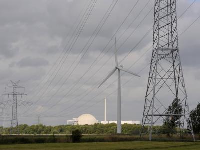 Das Kernkraftwerk Unterweser bei Nordenham an der Weser soll nicht mehr ans Netz gehen. Atomkraftwerk Unterweser