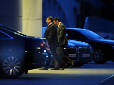 Noch viele Fragen offen: SPD-Chef Sigmar Gabriel (l) und der Grünen-Vorsitzende Cem Özdemir am Bundeskanzleramt Gabriel und Özdemir