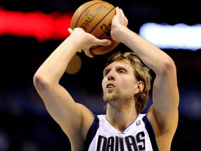 Dirk Nowitzki bei einem Freiwurf: Neben dem NBA-Titel wurde dem Würzburger eine weitere Ehre zuteil. Dirk Nowitzki