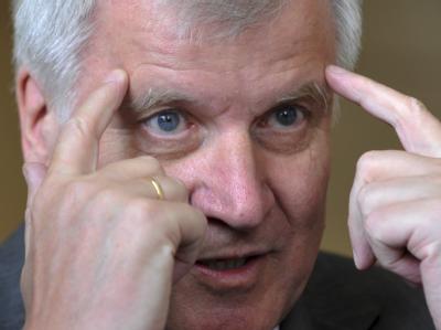 CSU-Chef Seehofer hat sich überraschend für einen Neustart bei der Suche nach einem Endlager für hoch radioaktiven Atommüll ausgesprochen. Horst Seehofer