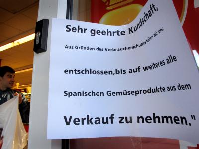 Spanien verlangt Schadensersatz für die Millionenverluste, die spanischen Landwirten durch die EHEC-Krise entstanden sind. Supermarkt-Hinweis auf Gemüse aus Spanien