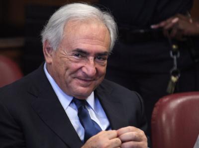 Dominique Strauss-Kahn vor dem Supreme Court in Manhattan: ,Der 62-jährige Franzose soll ein Zimmermädchen im Penthouse eines Hotels am New Yorker Times Square zum Oralsex gezwungen haben. Dominique Strauss-Kahn