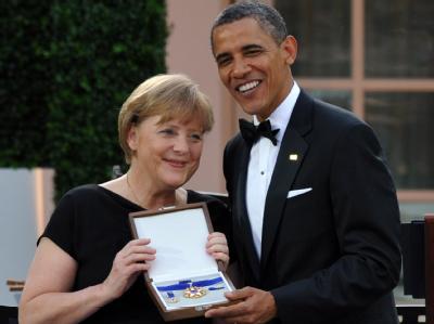 Freude bei der Kanzlerin: Angela Merkel erhielt von US-Präsident Obama die höchste zivile Auszeichnung der USA - die Freiheitsmedaille. Hohe Auszeichnung