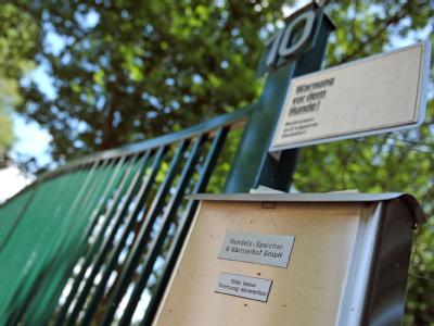 Der unter EHEC-Verdacht stehende Biohof in Bienenbüttel wurde komplett gesperrt und darf kein Gemüse mehr in den Handel liefern. Biohof in Bienenbüttel