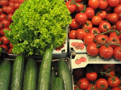 Die Lust auf Gurken, Tomaten und Co. kehrt zurück. Manche kaufen gleich tütenweise, andere zögern noch. Gemüse