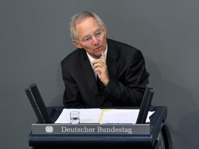 Bundesfinanzminister Wolfgang Schäuble (CDU) pocht auf eine maßgebliche Beteiligung privater Banken, Versicherer und anderer Investoren als Bedingung für weitere Griechenlandhilfen. Wolfgang Schäuble