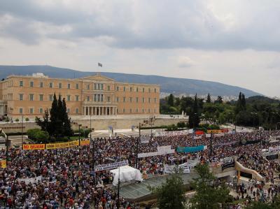 Die griechische Regierung gerät auch innenpolitisch zunehmend unter Druck. Parlament in Athen
