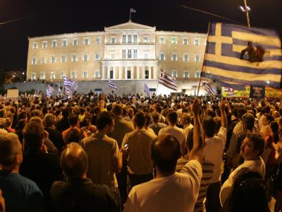 Die Protestler vor dem griechischen Parlament beschimpften die Politiker des pleitebedrohten Landes als «Diebe». Protest in Athen