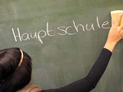 Die CDU will mit ihrer Tradition des dreigliedrigen Schulsystems brechen und sich von der Hauptschule in der jetzigen Form verabschieden. Tafeldienst