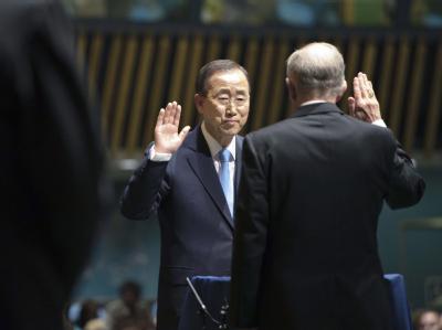 Manche fanden ihn blass, doch dann holte UN-Generalsekretär Ban Ki Moon allmählich auf - und nun applaudierte ihm die UN-Vollversammlung. Ban